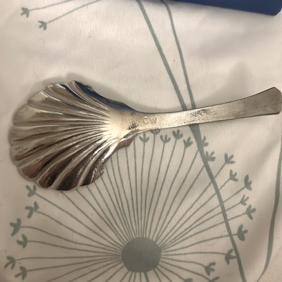 Pewter shell tea caddy spoon from Salisbury Pewter. Made in the USA - Picture 3 of 7